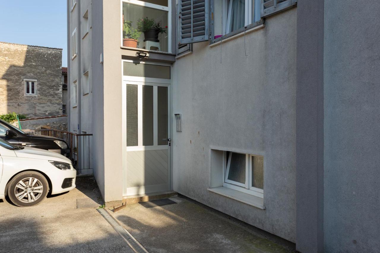 Apartman Izis Centar Pule Pula Exterior foto
